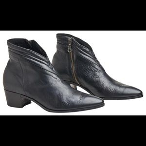 Modern Vice Donna Chelsea Boot.